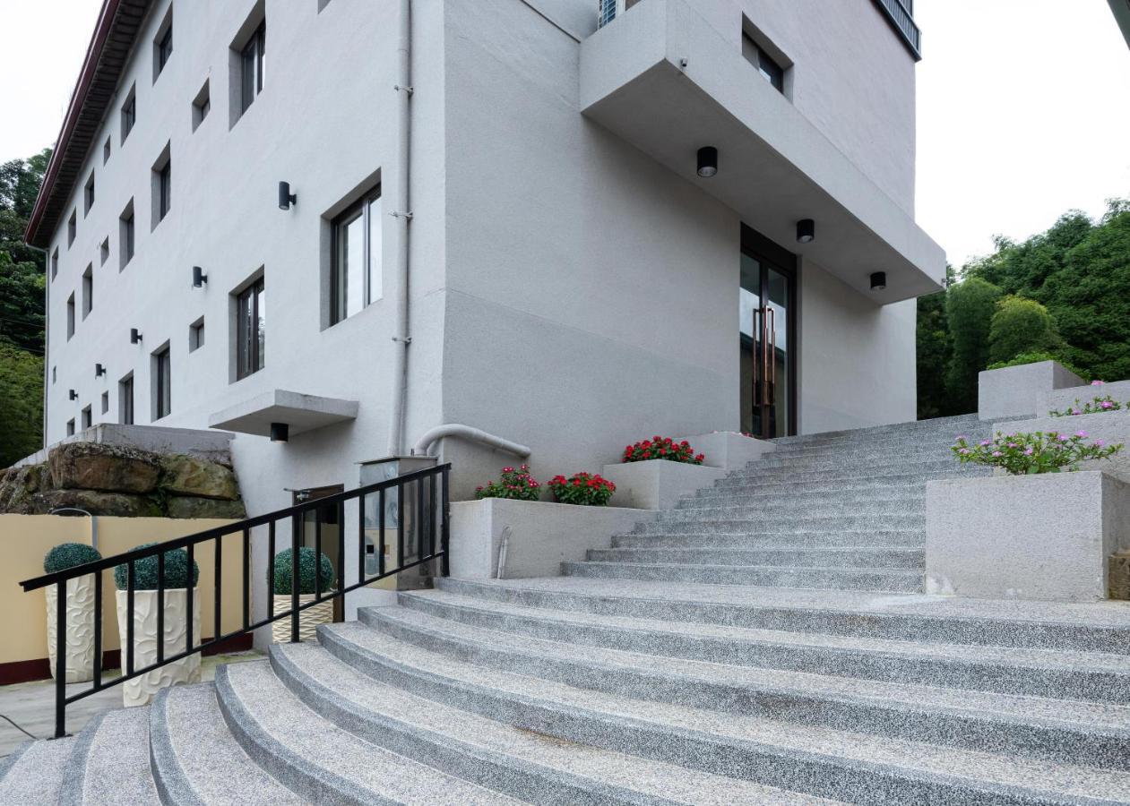 名竹旅社 Minzu Hotel Лугу Экстерьер фото